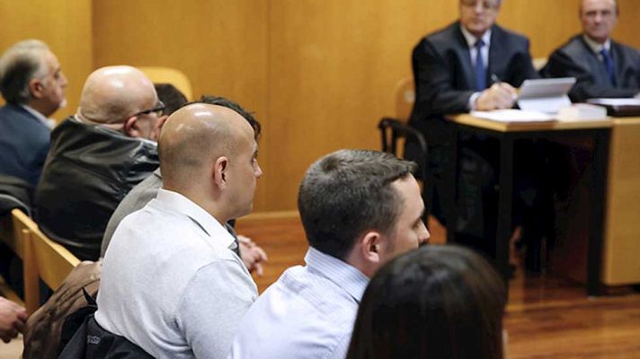 Telediario 1 - Juicio a los 15 ultras que asaltaron un centro cultural de Madrid en la Diada de 2013