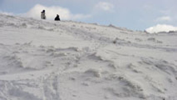 Viento fuerte del Cantábrico a Galicia y nieve en noroeste y Pirineos