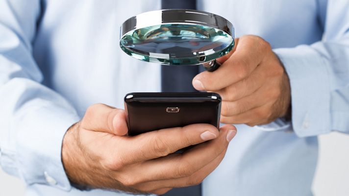 Telediario 1 - Condenado a dos años de prisión por espiar a su expareja a través de una aplicación que instaló en el móvil de la mujer