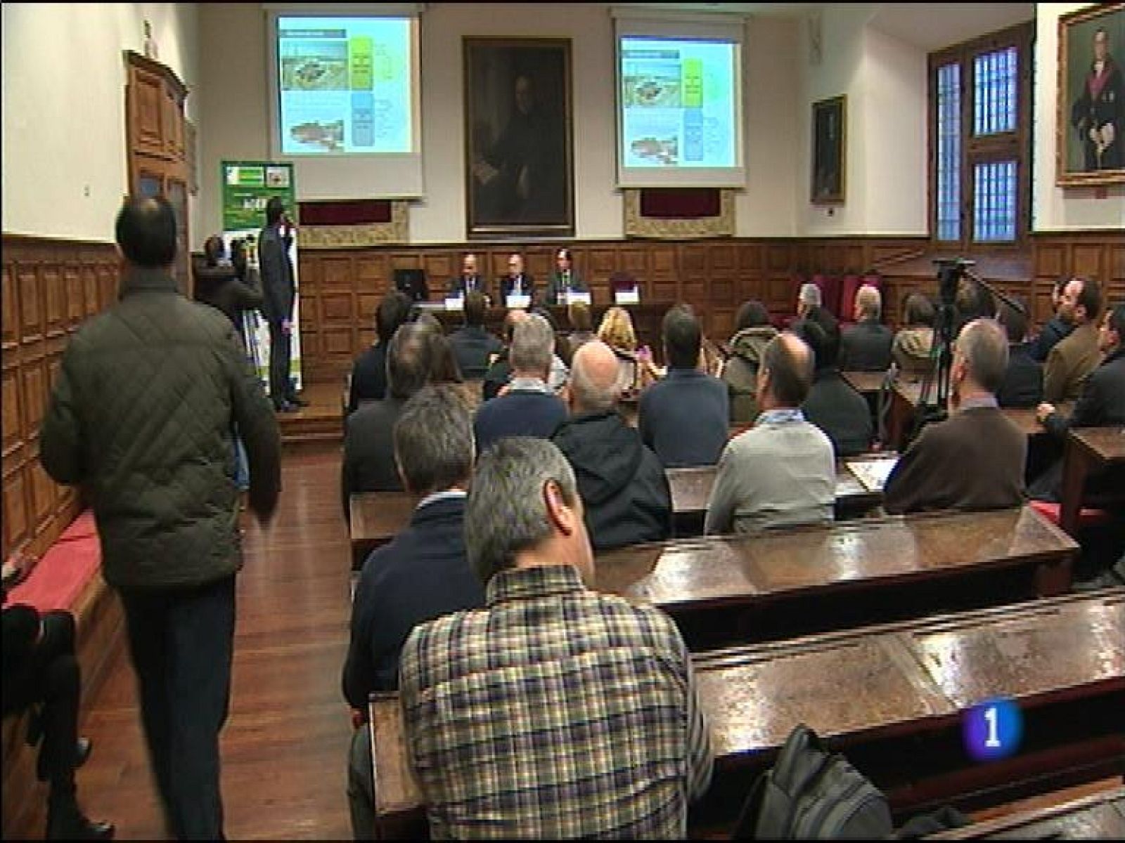  Un minero de 27 años ha fallecido esta madrugada a causa de una explosión de dinamita en una explotación minera ubicada en la localidad de Carballo, en el municipio de Cangas del Narcea.  El Polo del Acero ha sido presentado hoy en Oviedo . Busca  desarrollar proyectos tecnológicos innovadores mediante la colaboración de las empresas del  sector. Participan dieciséis empresas, el  centro tecnológico ITMA  y la Universidad de  Oviedo.