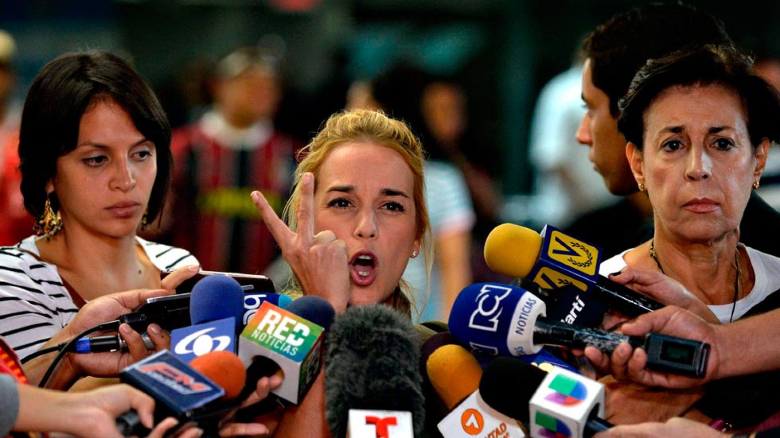 La esposa de Leopoldo López denuncia vejaciones en la cárcel cuando acudía a visitar a su marido