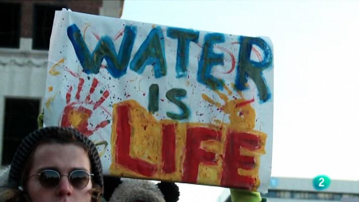 Crisis del agua en Flint :18 meses bebiendo agua envenenada