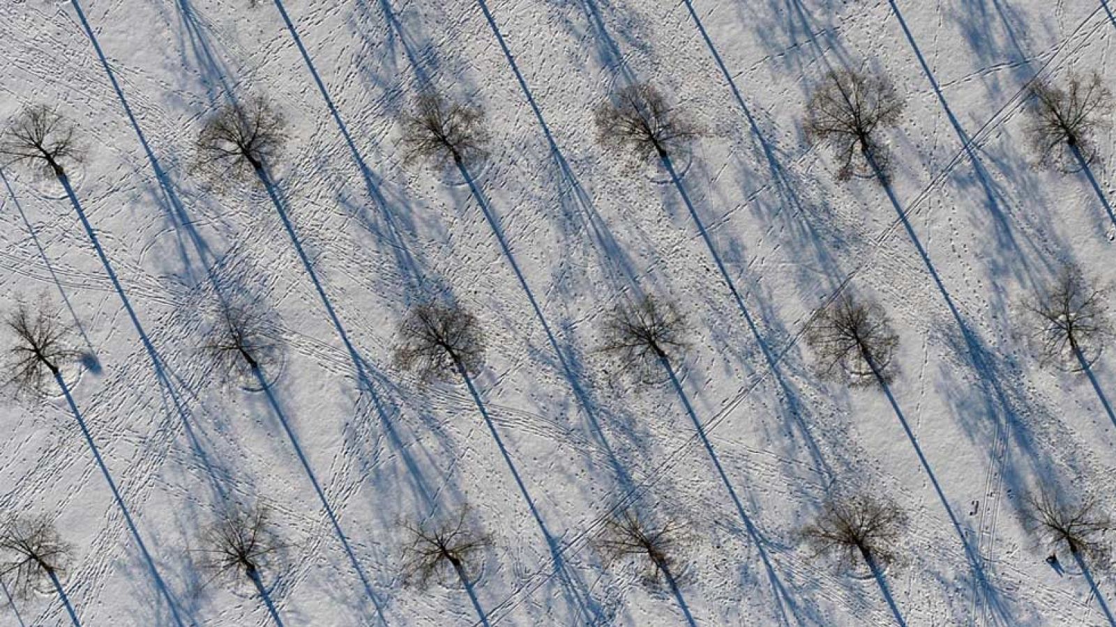 Nuboso con lluvias débiles en el Cantábrico