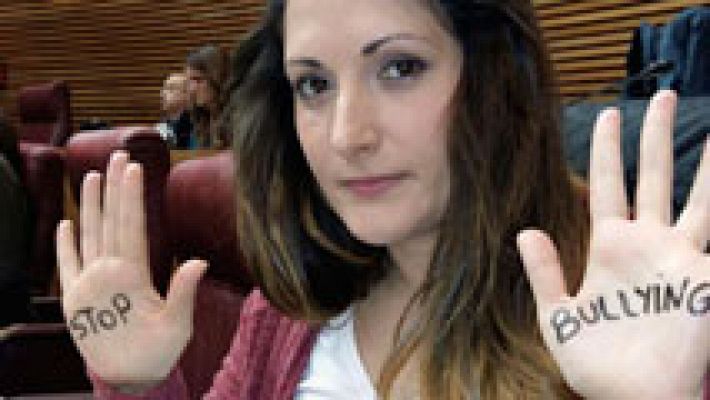 Telediario 1 - El Gobierno presenta un plan contra el acoso escolar