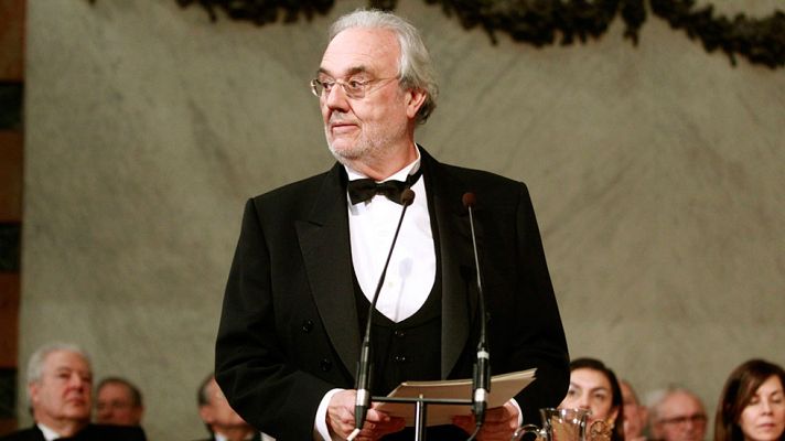 Telediario 1 - Gutiérrez Aragón ingresa en la Real Academia Española