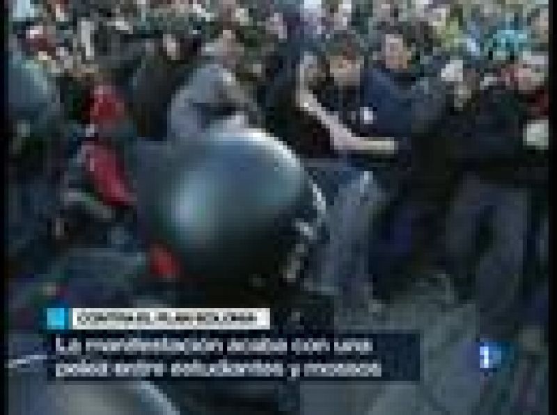  Varios contusionados en Barcelona en una manifestación contra el Plan Bolonia