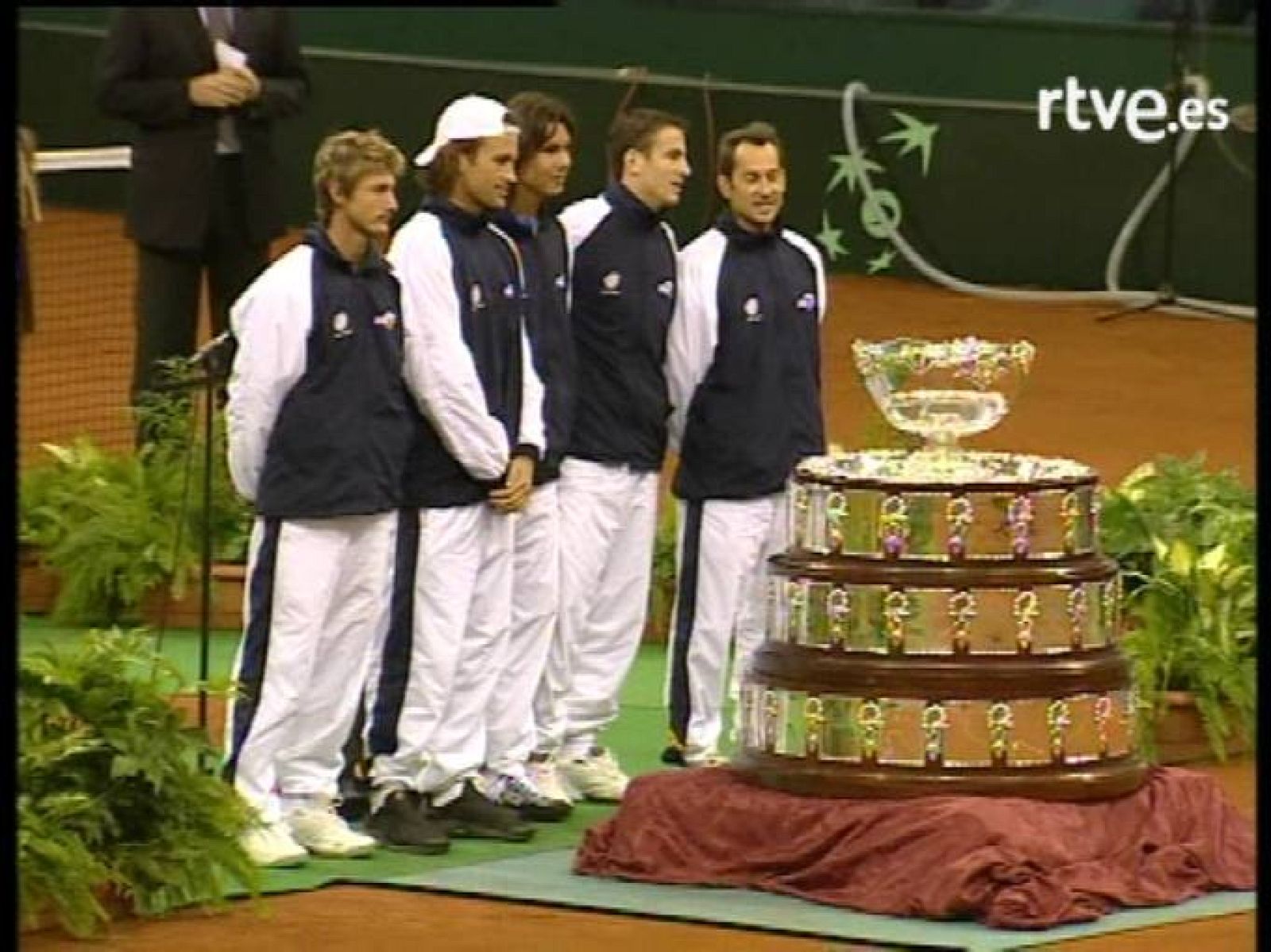 Copa Davis 2004: Sevilla, la cumbre del tenis - Deportes en el Archivo de RTVE | Ver