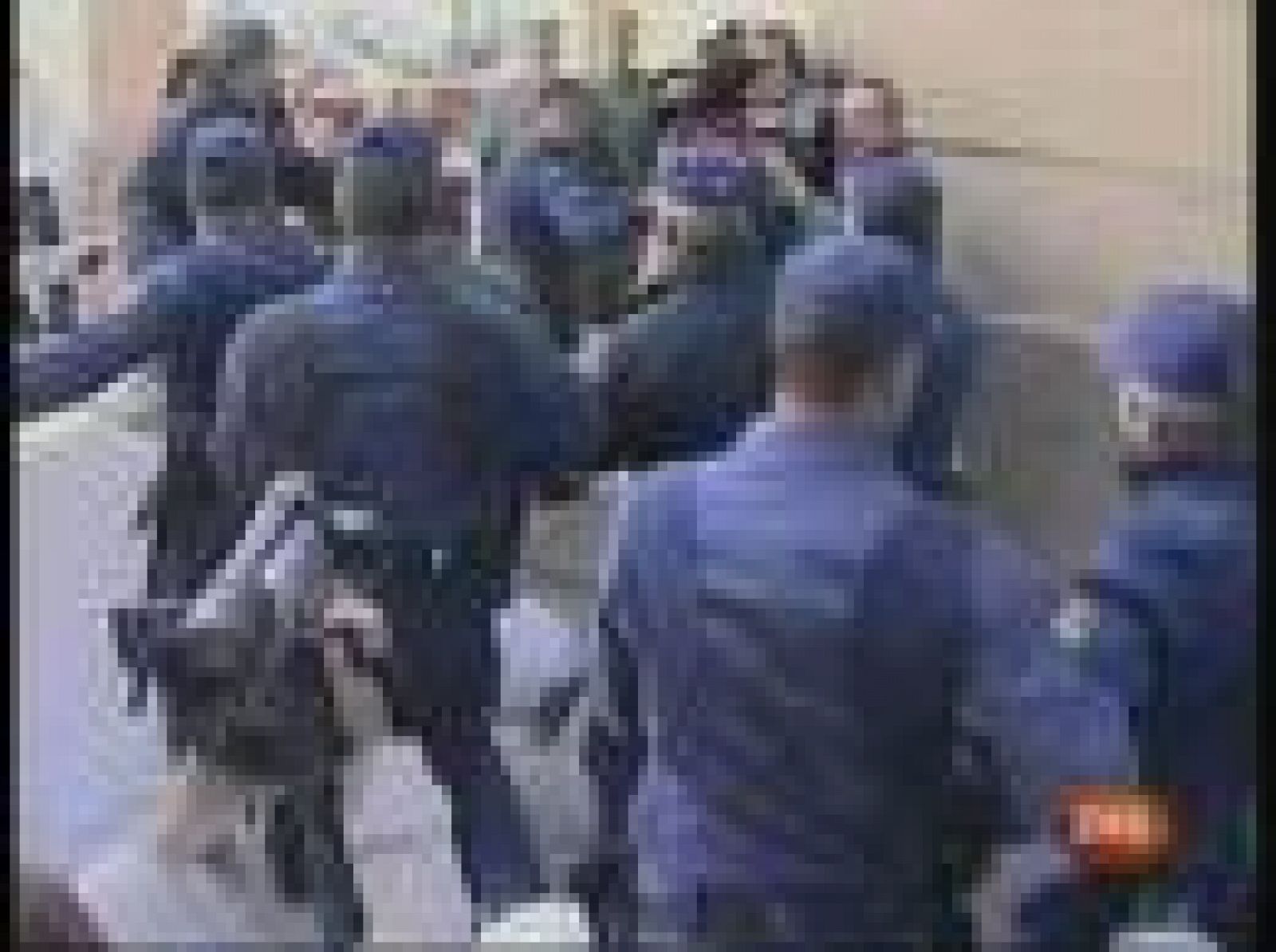 Santiago del Valle admite que le gustan las niñas de 7 u 8 años y es agredido a las puertas del Juzgado | Ver