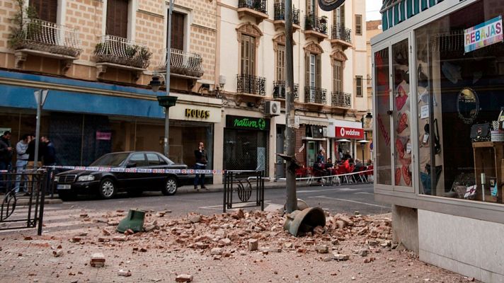 Telediario 1 - Un seísmo de intensidad 6,3 causa 26 heridos leves en Melilla