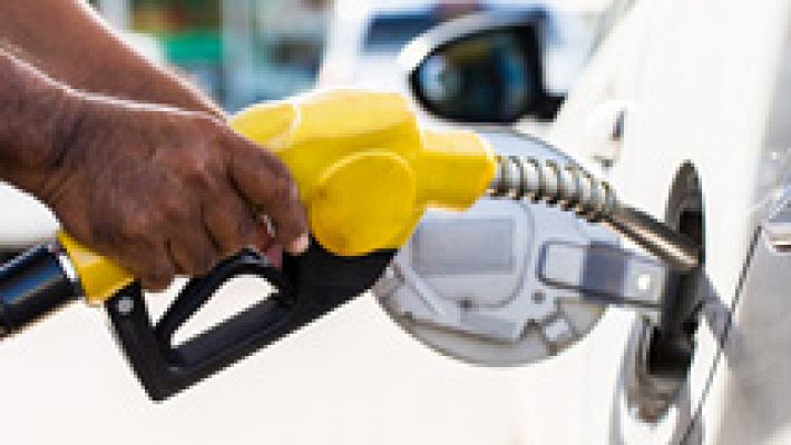 Los precios del diésel y la gasolina siguen bajando