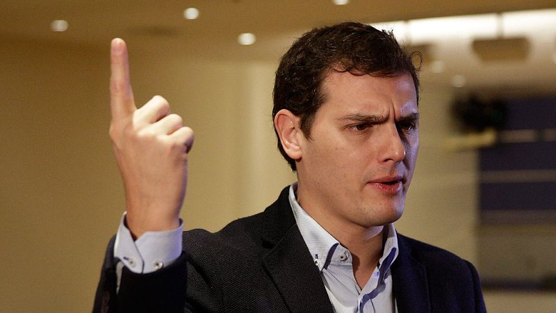 Rivera cree que los casos de corrupción "condicionan a todos" pero apuesta por el diálogo con PP y PSOE