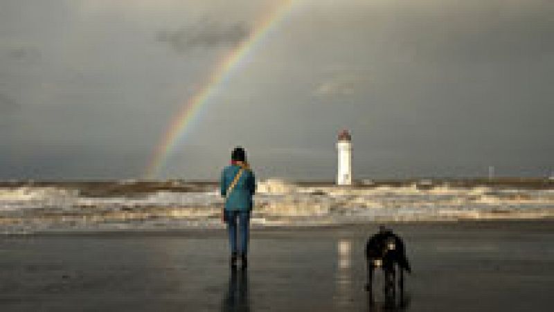 Lluvias débiles en amplias zonas de España y viento fuerte en Canarias