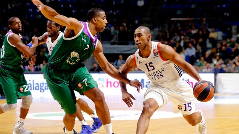 Unicaja ha caUnicaja ha caído en casa ante Efes Pilsen por 75-85 en un partido que se resolvió en los minutos finales y que cayó del lado turco por la inoperancia de los malagueños.
