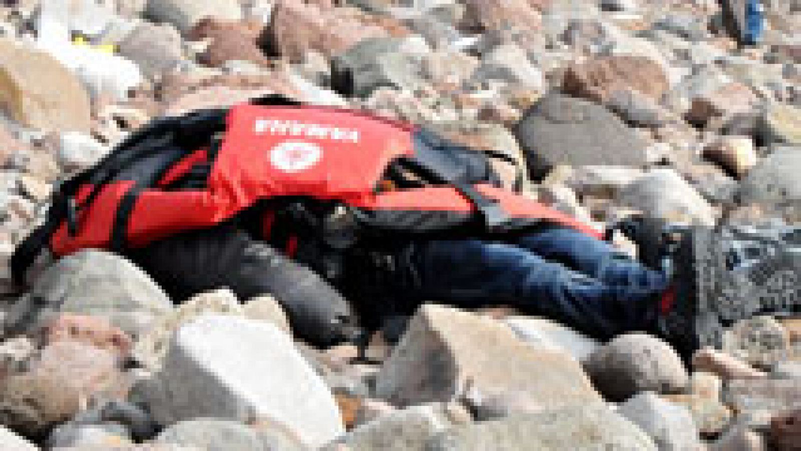 Telediario 1: Un barco lleno de refugiados ha naufragado frente a Turquía | RTVE Play
