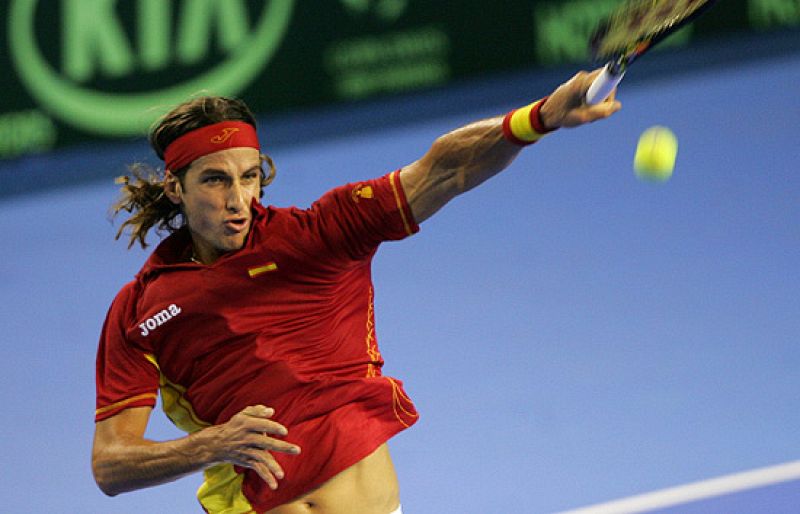 Feliciano López se ha doctorado en la Davis ante Del Potro. Después de la derrota ante el toledano tendrá que plantearse cambiar de apellido para dárselo al español. La victoria ha sido muy disputada, 6-4 6-7 6-7 y 3-6,e más de tres horas y media de 