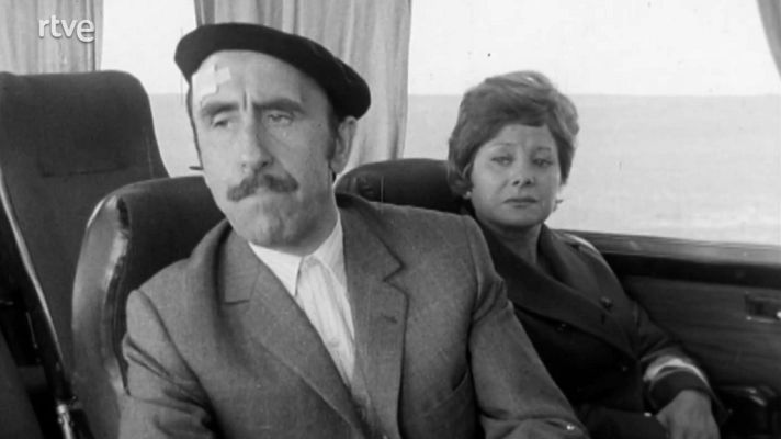 Crónicas de un pueblo - Un domingo completo