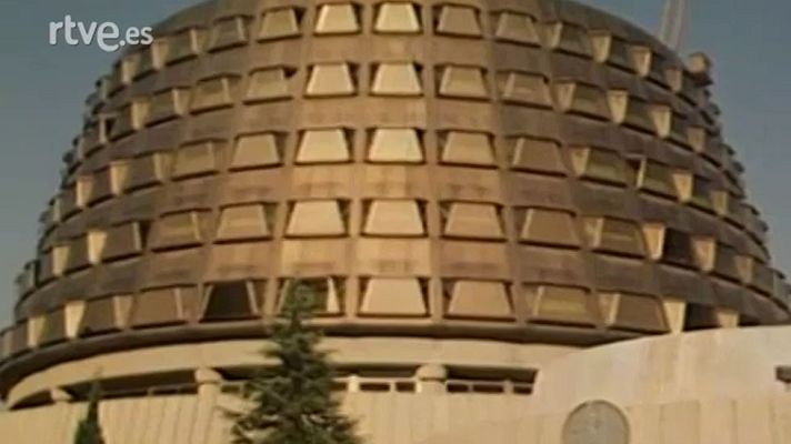 Programas y Concursos en el Archivo de RTVE - Dentro de un orden - Tribunal Constitucional (1984)