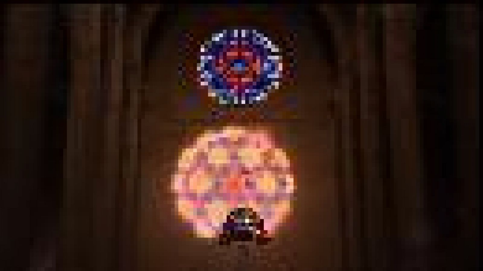 Milers de persones assisteixen a la Seu per veure l'efecte del 8