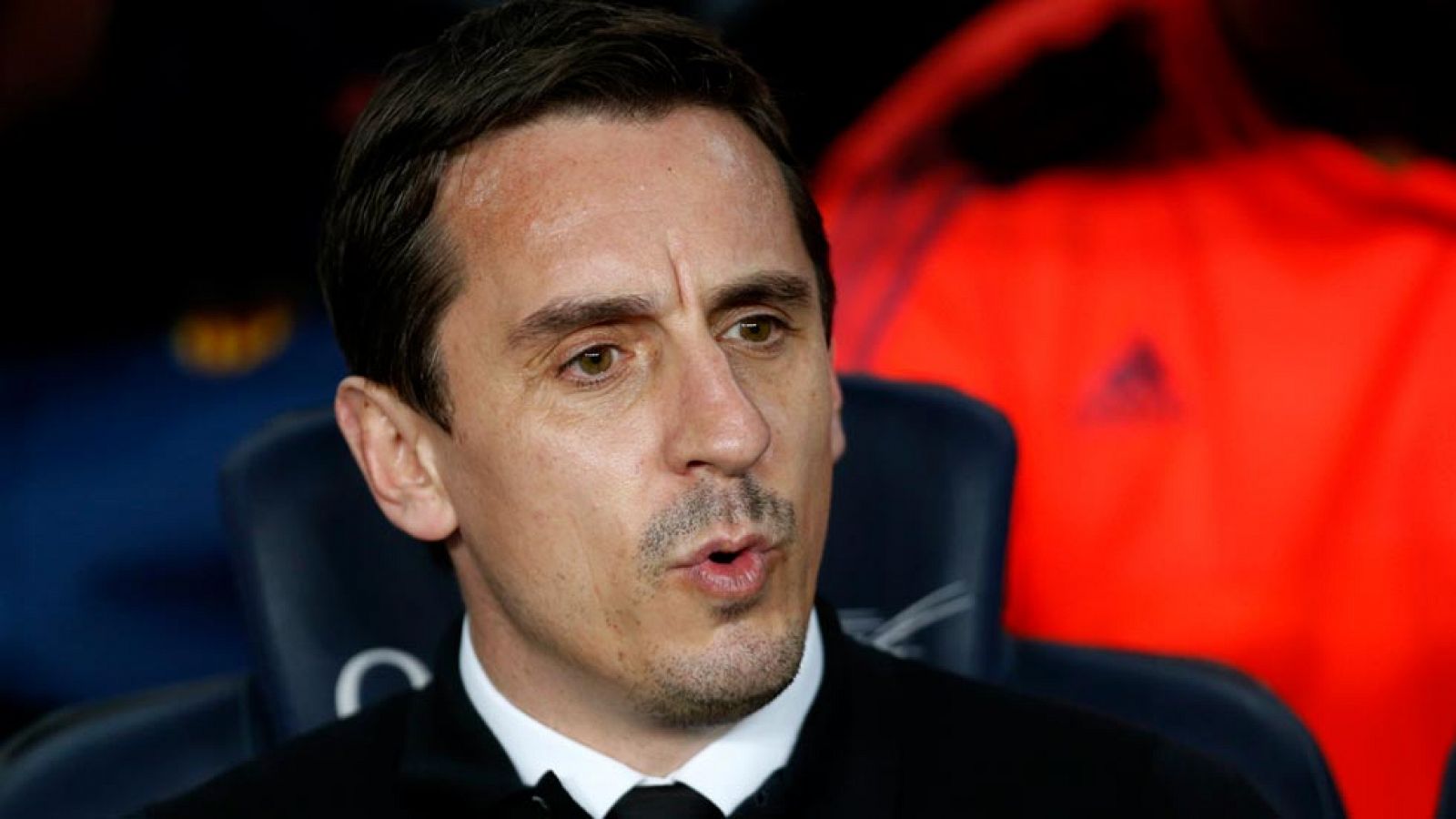 Neville no piensa dimitir | Ver