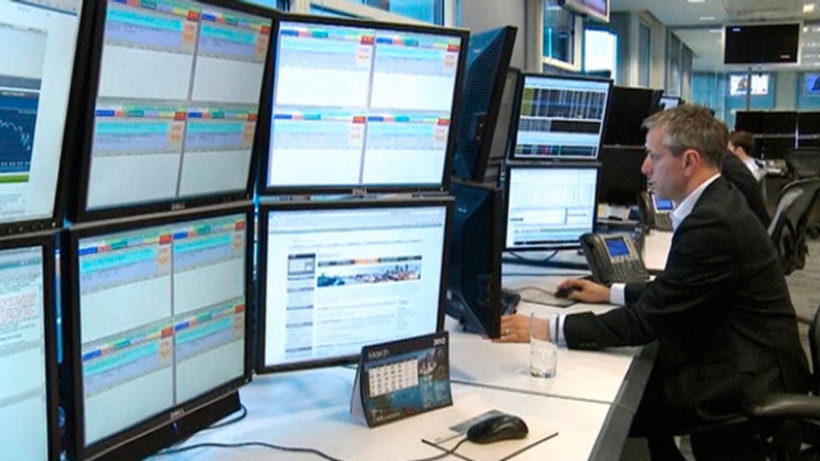 El euríbor cae al -0'002% y se situándose por primera vez en negativo