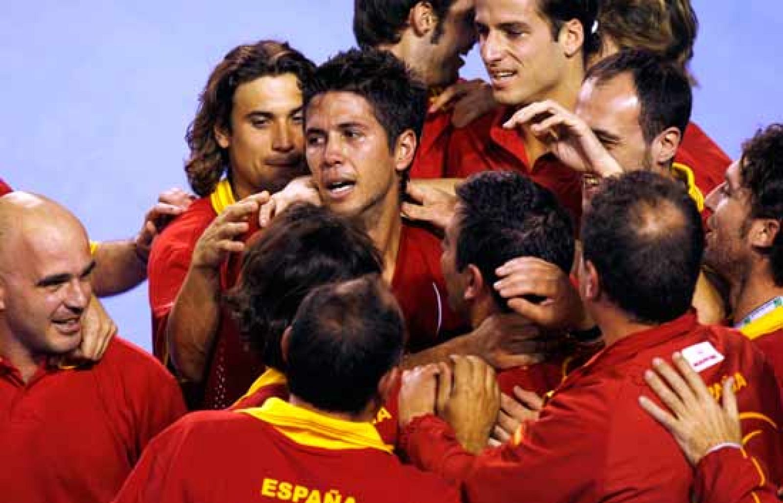 El equipo español de Copa Davis ha celebrado por todo lo alto la tercera Ensaladera que consigue para sus vitrinas.