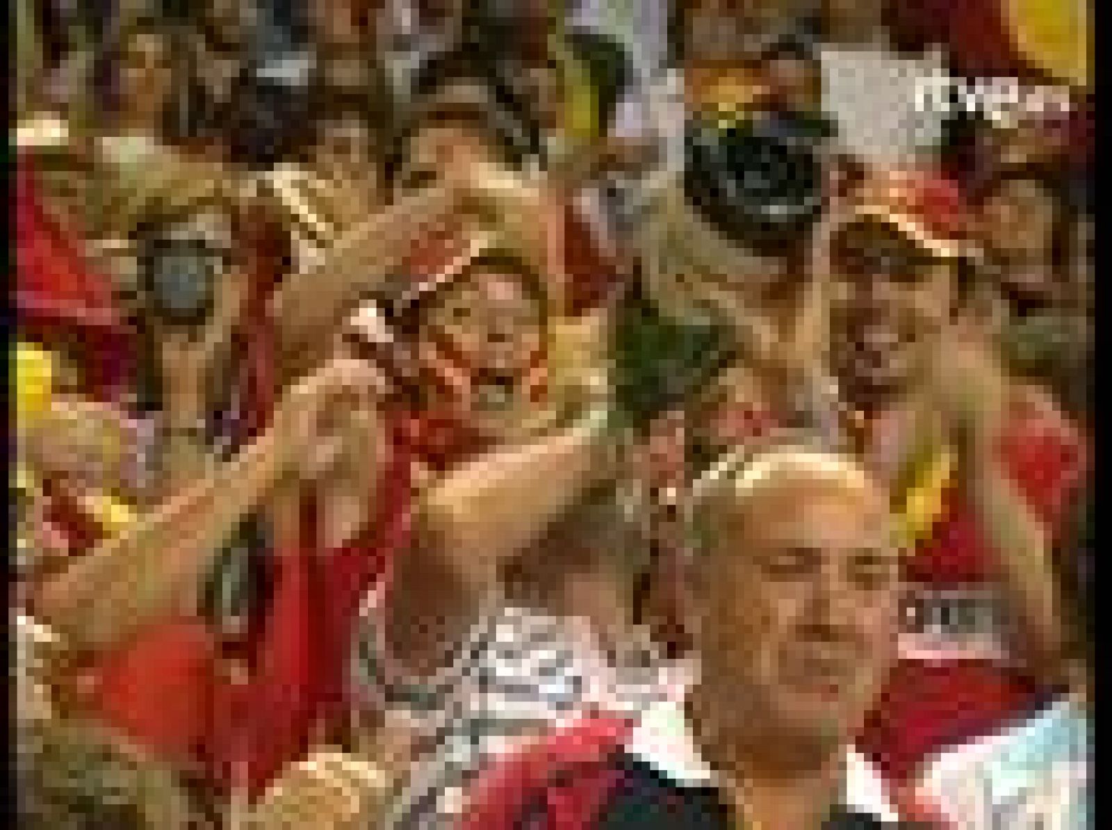 Feliciano López ha sido el revulsivo que Espña necesitaba para creérselo y conquistar la Davis, y es que el toledano está hecho todo un torero. Miren que pases les da a Vicario, Granollers, Verdasco y Ferrer.