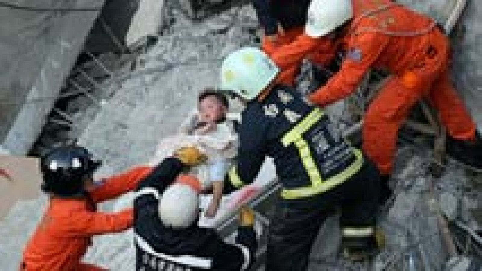 Telediario 1: Buscan supervivientes tras un fuerte terremoto en Taiwán | RTVE Play