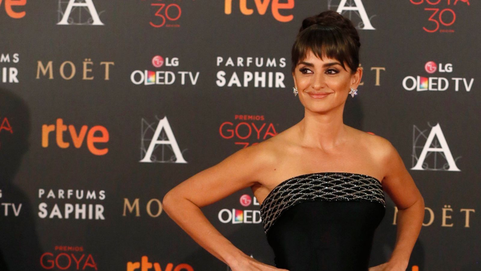 Penélope Cruz, en la alfombra roja: "Todavía no me he quitado de encima el papel de 'ma ma'" | Ver