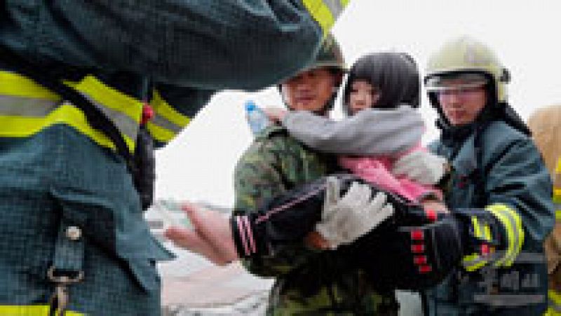 En Taiwán continúan los trabajos de rescate tras el terremoto