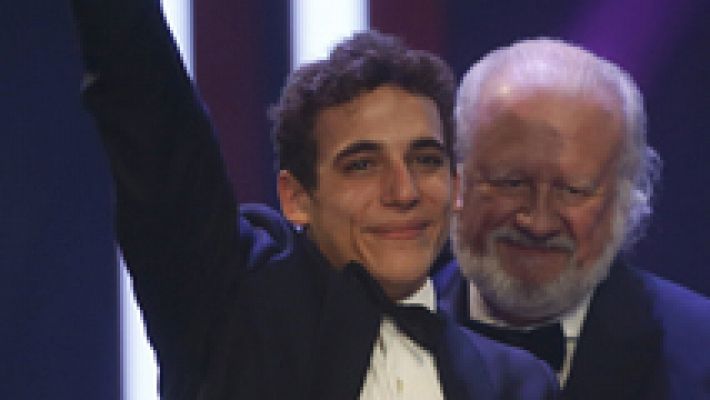 Miguel Herrán recoge el premio a mejor actor revelación en los Goya 2016