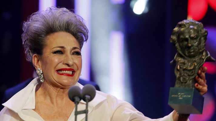 Premios Goya - La actriz Luisa Gavasa recibe el Goya a la mejor actriz de reparto por su papel en 'La Novia'