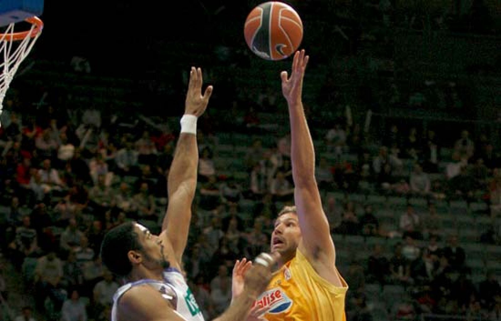 El Real Madrid convirtió un partido de aspecto comprometido en un festín, aunque necesitase apretar los dientes durante treinta minutos antes de vapulear en el último cuarto al Kalise Gran Canaria.