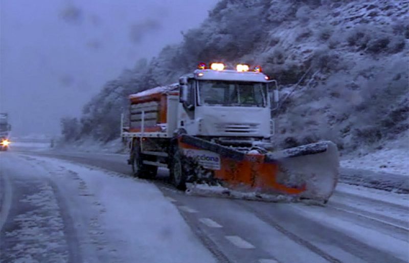 Viento, lluvia, nieve y frío golpean el tercio norte de la Península, en alerta naranja.