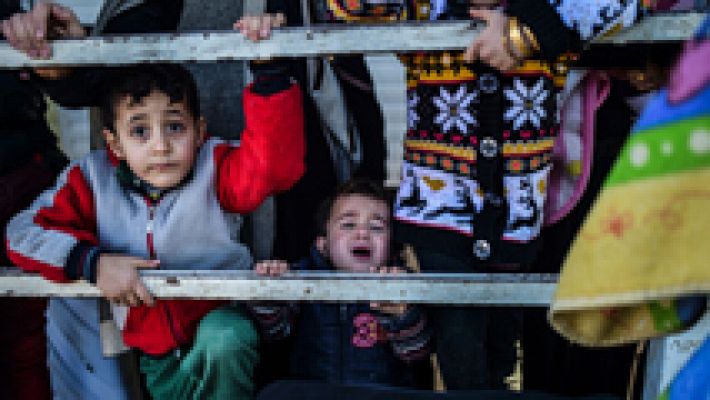 Unos 30.000 civiles sirios siguen esperando poder cruzar la frontera con Turquía