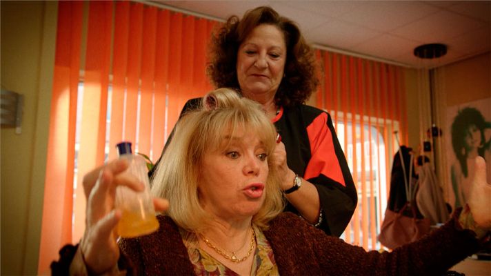 Cuéntame cómo pasó - Josefina quiere ir a un cine X