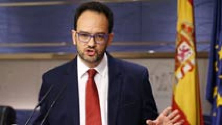 Telediario 1 - El PSOE presenta su documento para negociar la investidura y se reúne con C's, IU y Compromís