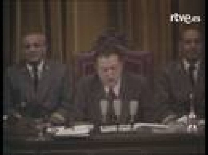 La aprobación de la Constitución en las Cortes - Fue noticia en el Archivo de RTVE | Ver