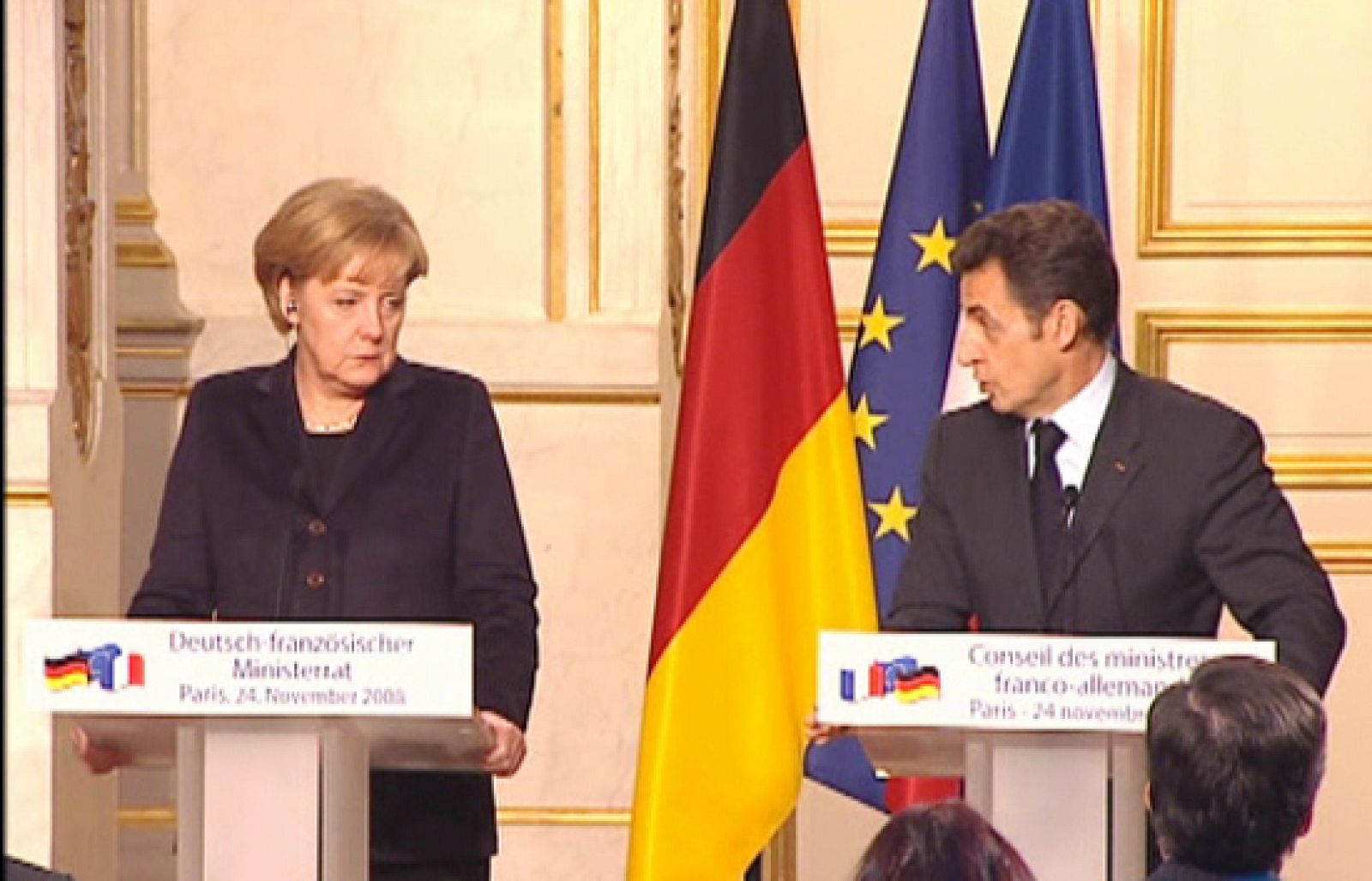  La Unión Europea pondrá el miércoles sobre la mesa un plan de rescate financiero por valor de 130 mil millones de euros, el uno por ciento del Producto interior bruto de toda la Unión. Hoy en París, los líderes de Francia y Alemania han intentado ofrecer una imagen de unidad, a pesar de sus diferencias sobre cómo hacer frente a la crisis.