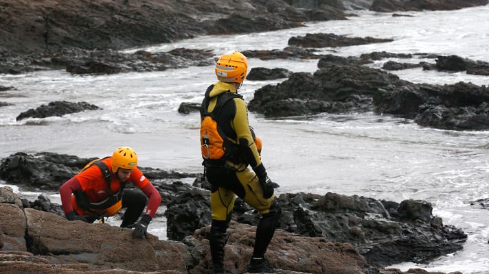 Telediario 1 - Vientos de más 100 km/h dificultan la búsqueda del bebé desaparecido en Navia, Asturias