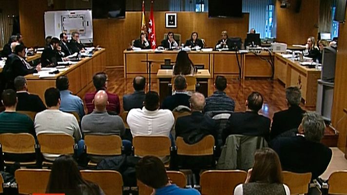 Telediario 1 - Varias asistentes al Madrid Arena coinciden en que el día de la tragedia no hubo control en las entradas