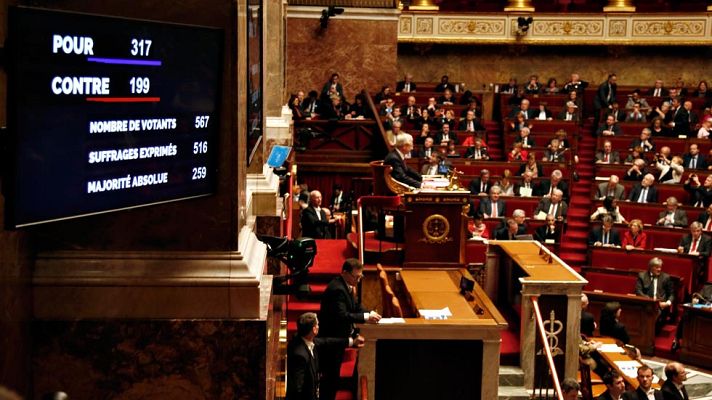 Telediario 1 - La reforma constitucional supera su primer trámite parlamentario en Francia