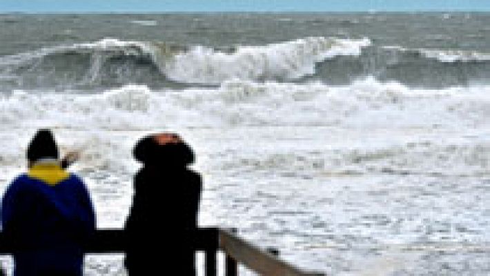 Telediario 1 - Temporal: 27 provincias del litoral en alerta naranja