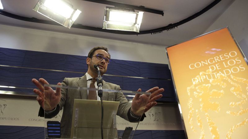 El PSOE responde 'no' a la propuesta de Podemos de celebrar un referéndum en Cataluña