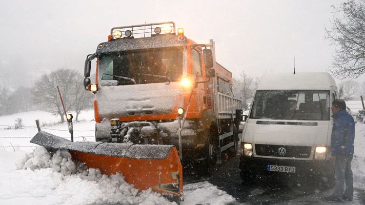 Telediario 1 - La nieve obliga cerrar la autovía A-67, que une Cantabria con la Meseta