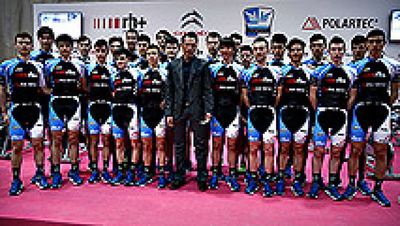 El ciclista español Alberto Contador recordó este lunes que podría  aplazar un año su retirada deportiva y hacerlo en 2017 si lograse  formar un equipo propio que fuese capaz de ofrecerle "garantías" para  pelear por el Tour de Francia, una carrera q