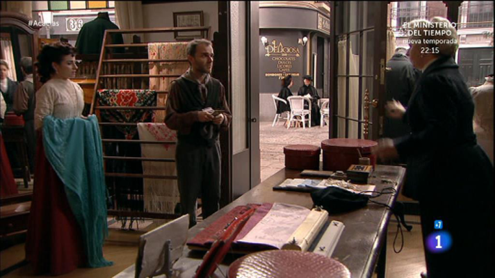 Acacias 38 - Ramón le compra todos los mantones a Trini