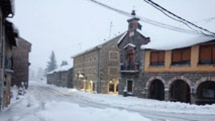 La nieve cierra algunas carreteras de León