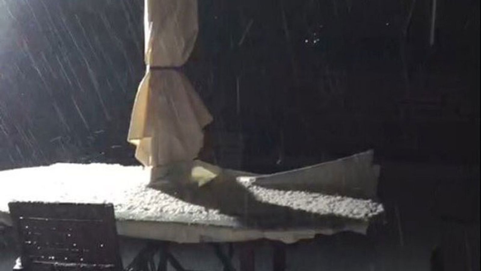 Una tremenda granizada sorprende a los vecinos de Mataró