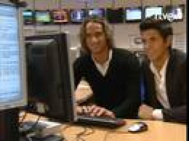 Feliciano y Verdasco son los dos héroes de la Copa Davis y han estado en TVE para mostrar sus réplicas de la Ensaladera. Para cerrar la visita han charlado con los usuarios de RTVE.es.