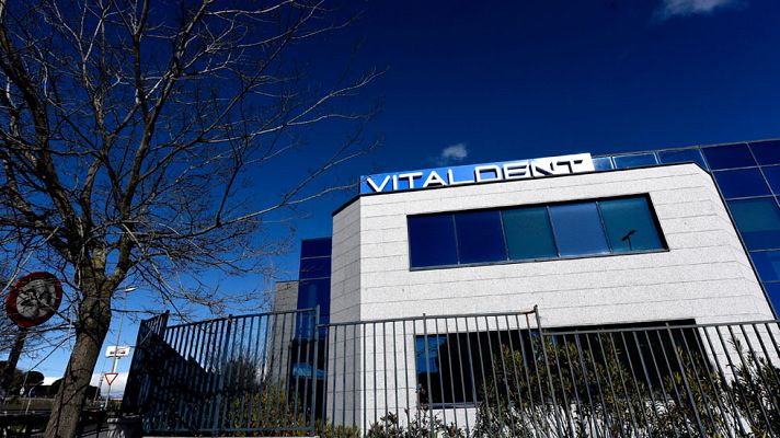 Telediario 1 - Las asociaciones de consumidores denuncian la situación de desprotección y desamparo en la que Vitaldent deja a sus clientes